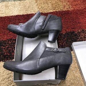 Women Croft & Barrow Gray Bootie Size 8.5